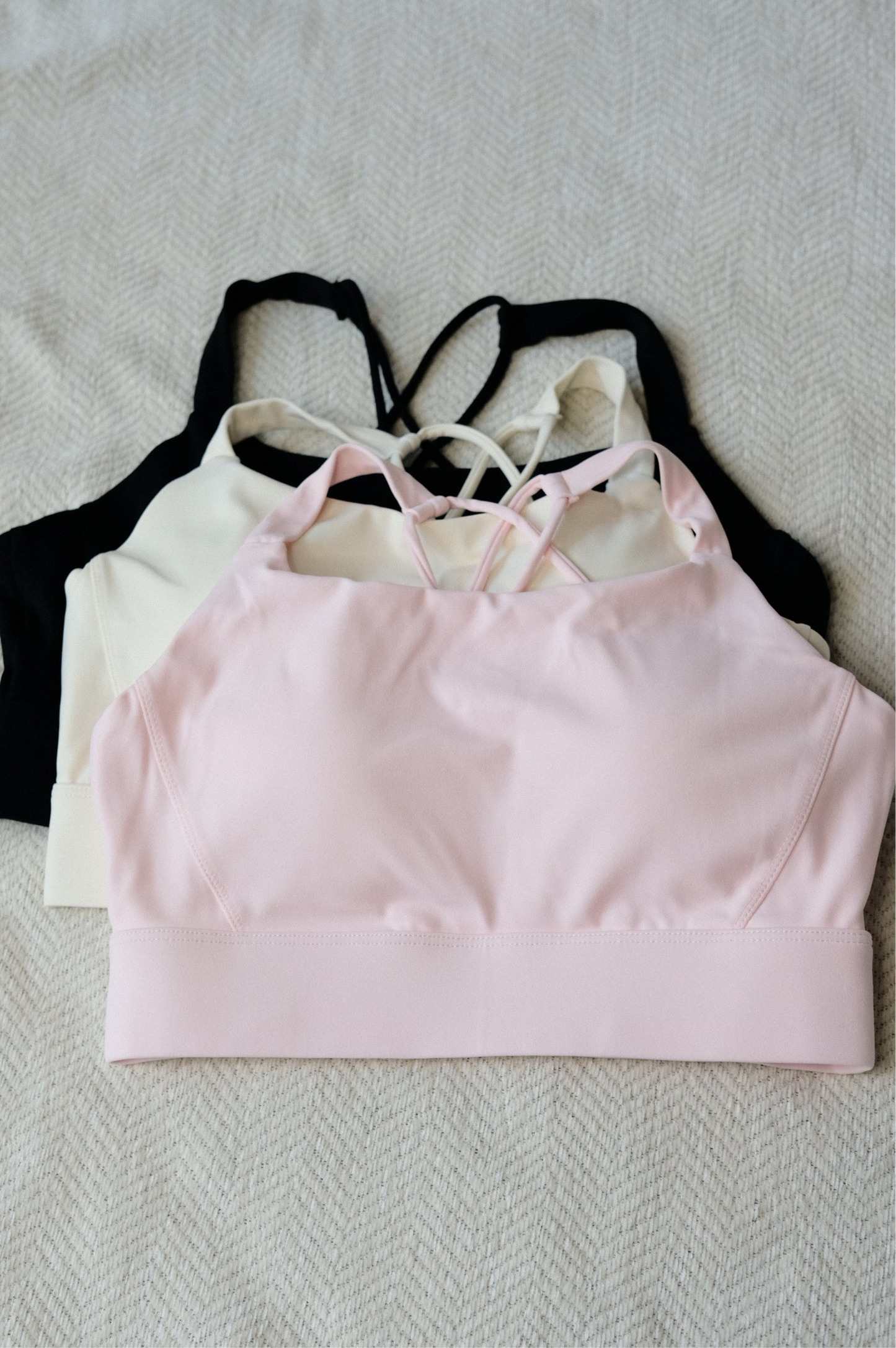 Mesh cross-back fixed padded top