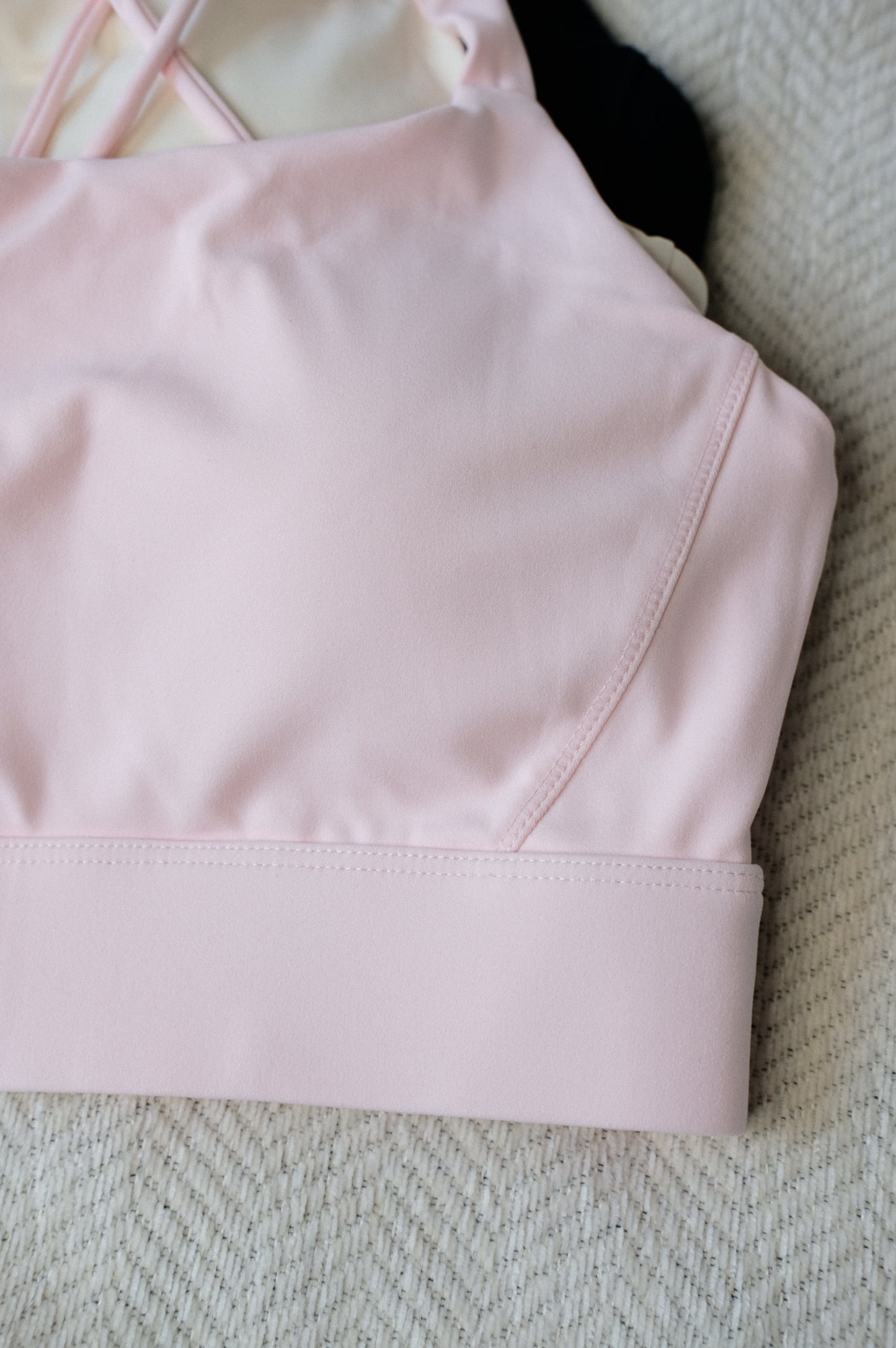 Mesh cross-back fixed padded top
