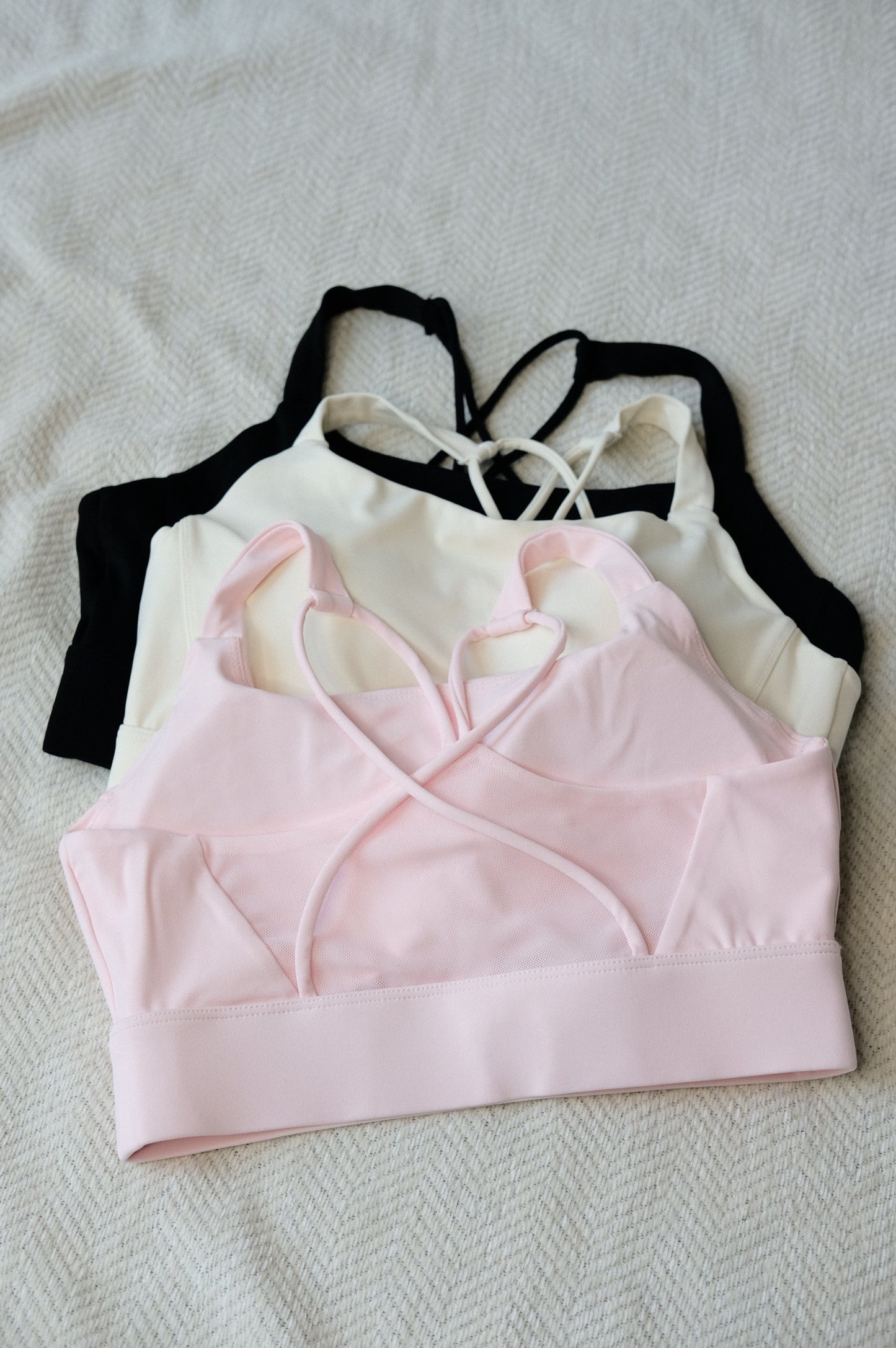 Mesh cross-back fixed padded top