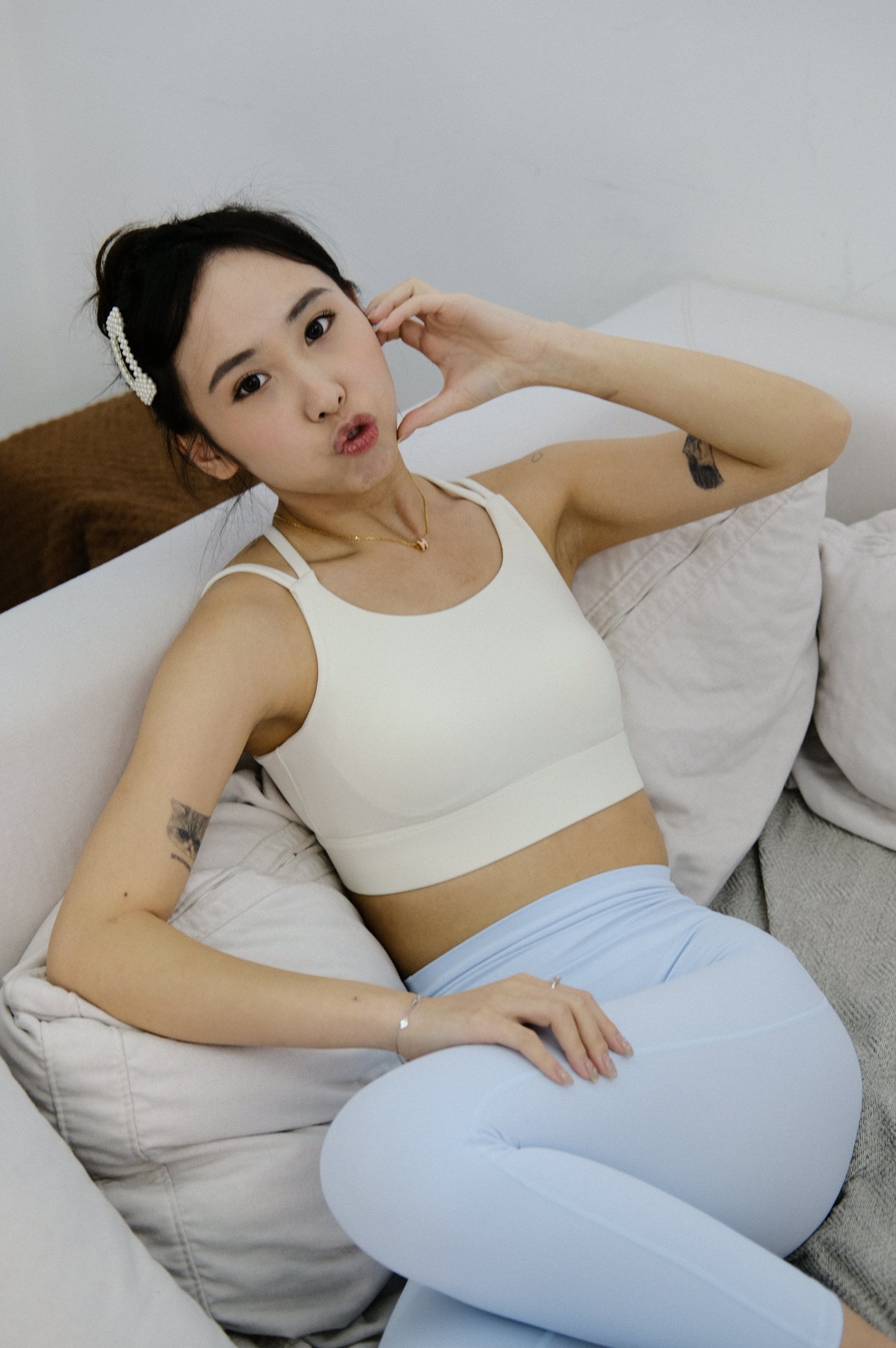 Cloudy cross sport bra