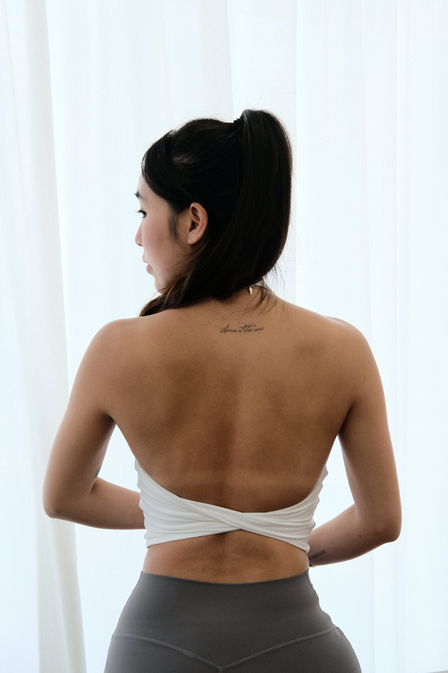 Soft Twist-back Halter