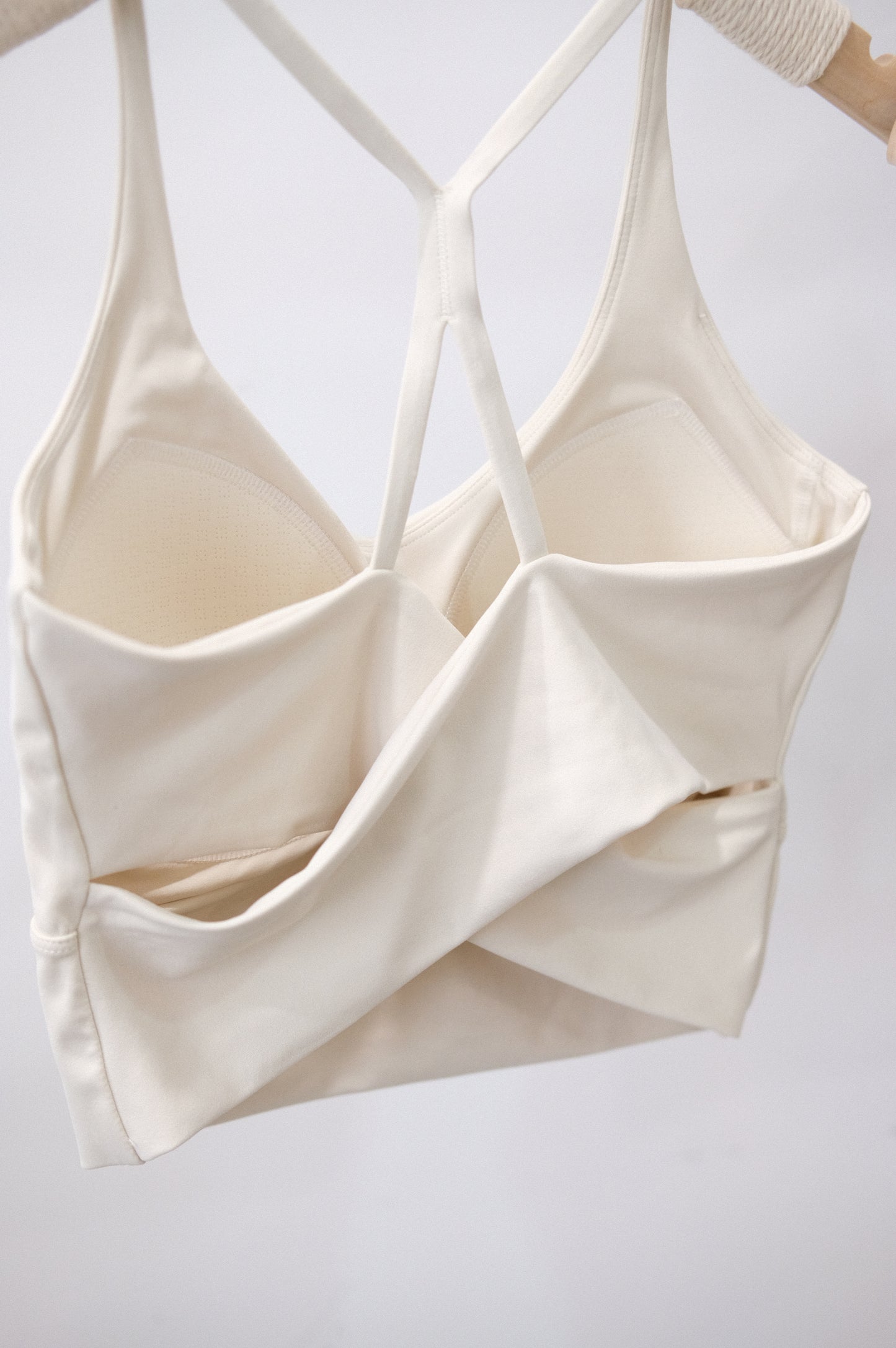 Airy X-back Fixed Padded Top